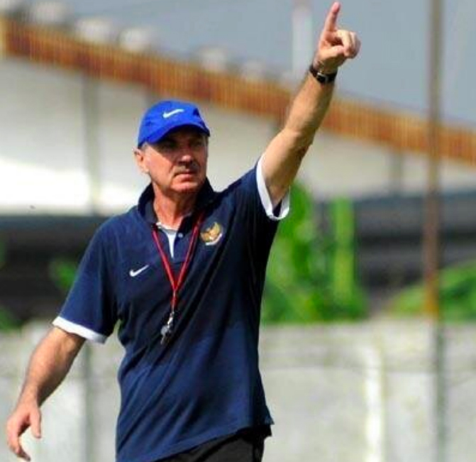 Alfred Riedl: I’ll leave Indonesia if we don’t win the AFF Cup | Coconuts