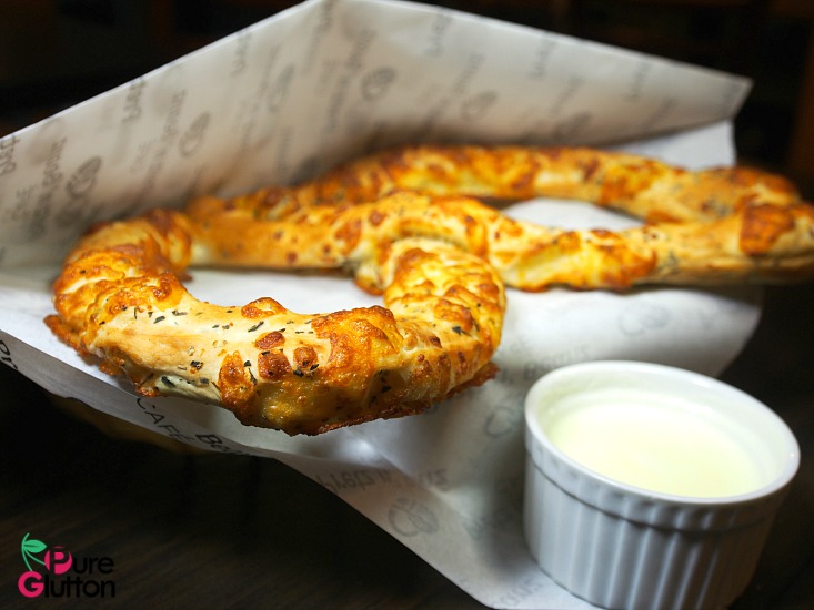 Basil Cheese with Dip