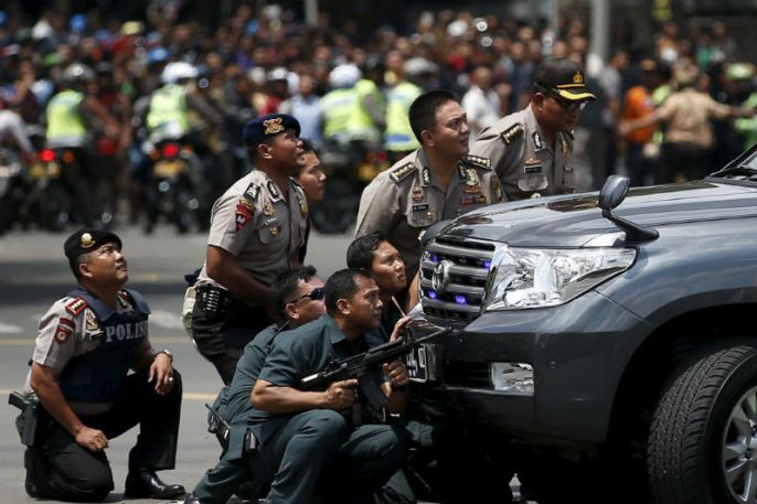 Police officers near site of terrorist attacks in Thamrin, Jakarta, on January 14, 2016. Photo: Reuters