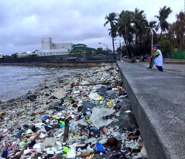 Dirty shots: A flood of garbage at Manila Bay | Coconuts