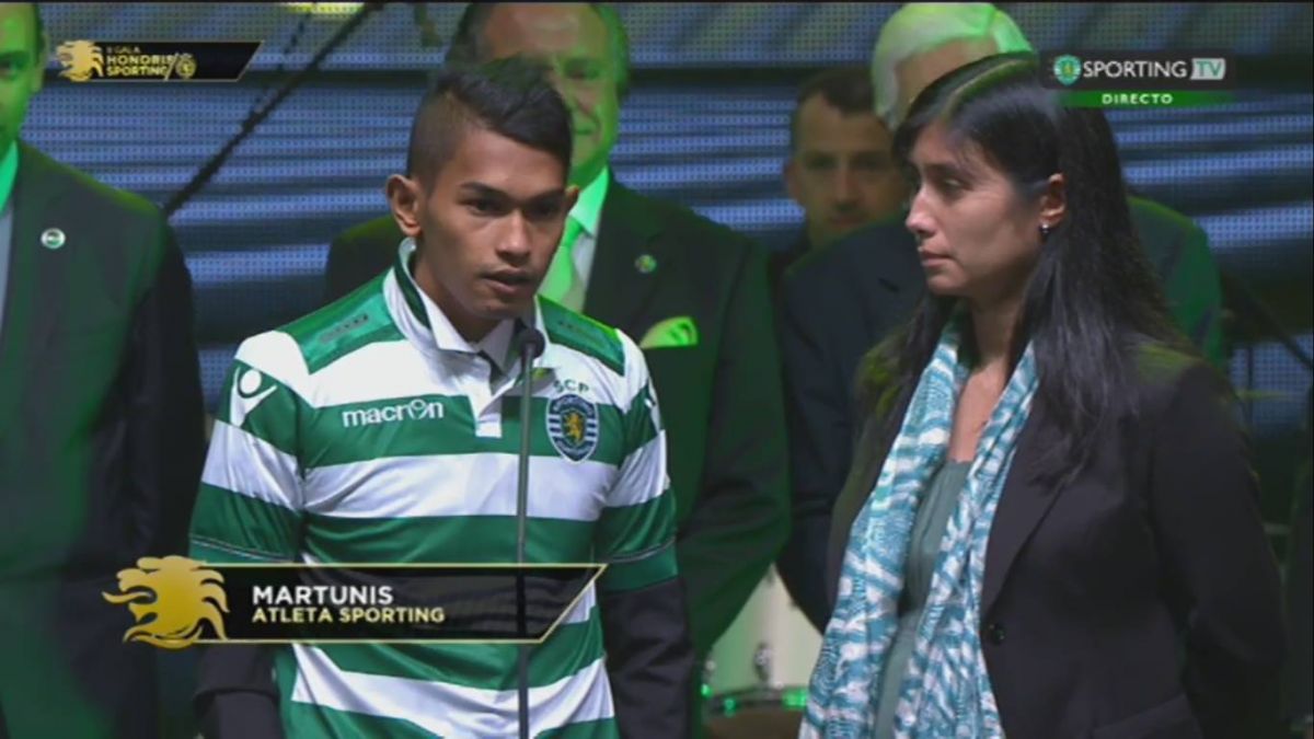 Martunis being unveiled as a Sporting Lisbon youth player. Photo: Youtube