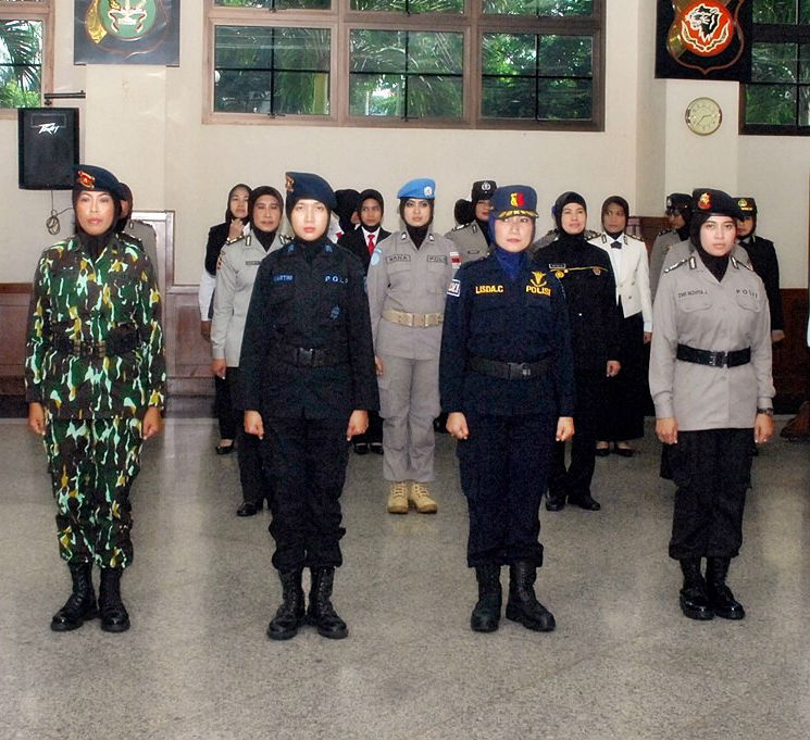 Photo of female police officers in jilbabs using various uniforms. Photo: Indonesian Police Public Relations 