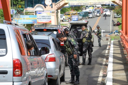 Thousands leave Marawi City as fighting between Philippine military and IS-linked Maute continue AFP PHOTO/TED ALJIBE