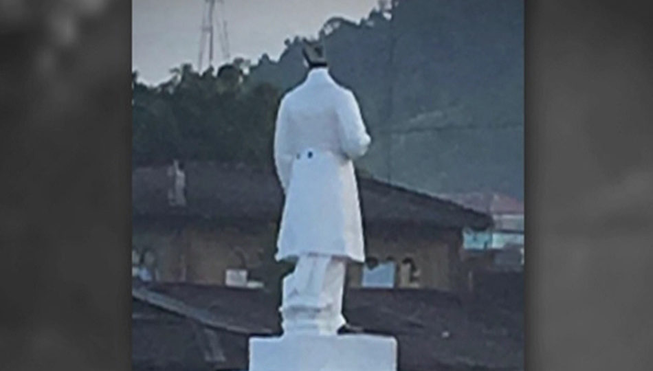 Maute terrorists decapitate the statue of Philippine hero Jose Rizal. Photo from ABS-CBNNews