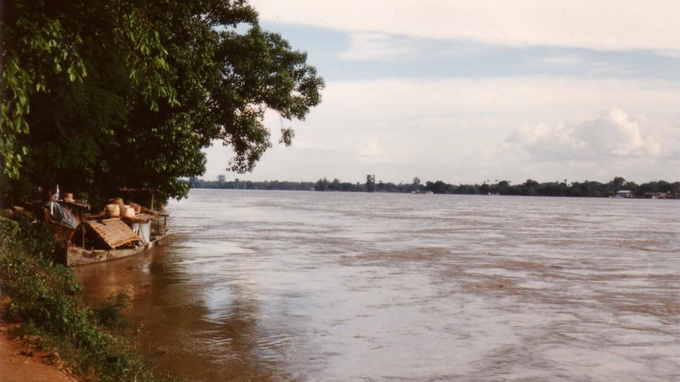Dock work is popular in Homalin due to the Chindwin (pictured) and Uyu Rivers that run through the region. Photo: WikiCommons / Wagaung 