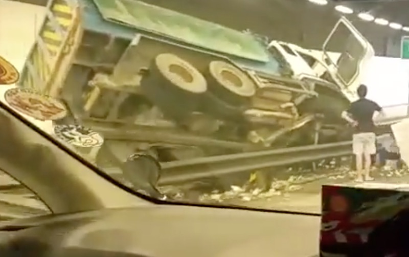 Photo: Video screengrab