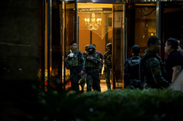 Philippines’ police officers come out from the Resorts World Hotel in Manila on June 2, 2017 following an assault. PHOTO: Noel Celis/AFP