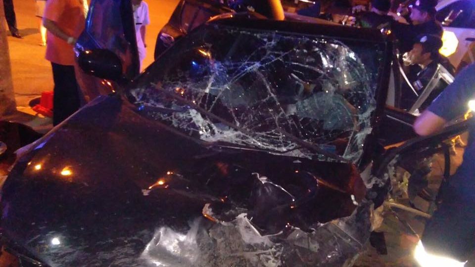 The car after the deadly crash. Photo: Siam Ruam Jai Chiang Rai
