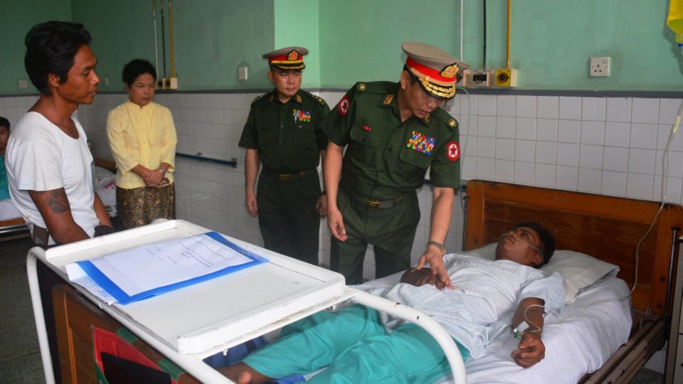Yangon Commander Brigadier General Thet Pone visits one of the injured divers at the hospital. Photo: Facebook / Office of the Commander-in-Chief of Defense Services
