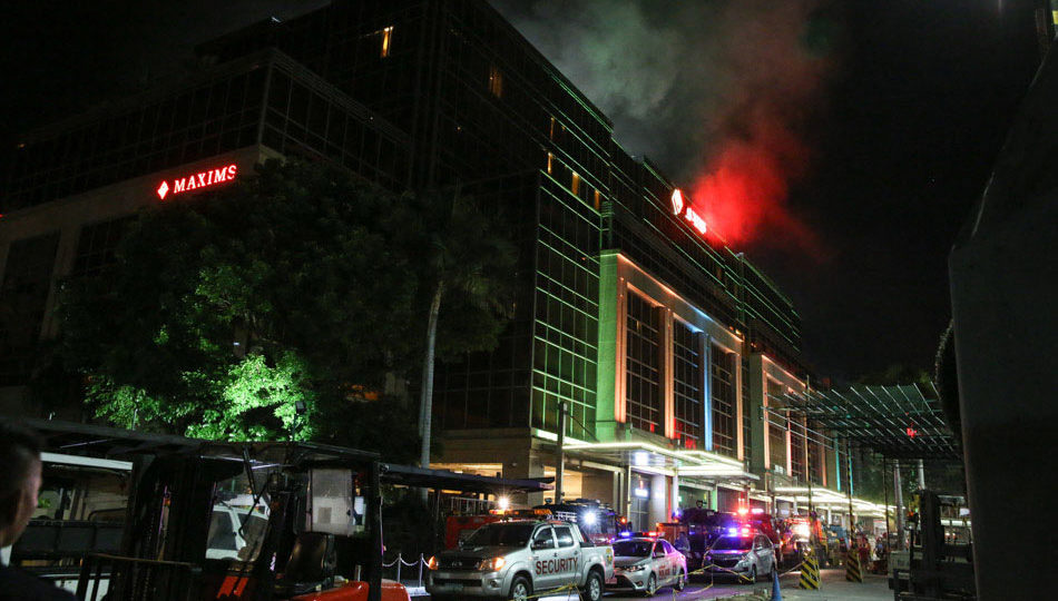 Fire rages on the top floor of Resorts World Manila after an unidentified man attacked the hotel-casino on June 2, 2017. PHOTO: ABS-CBN News