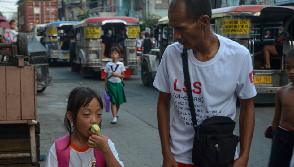 Tatay Ryan walks home with Rose Ann after fetching her from school in Manila on Friday, June 16, 2017. Mark Demayo, ABS-CBN News