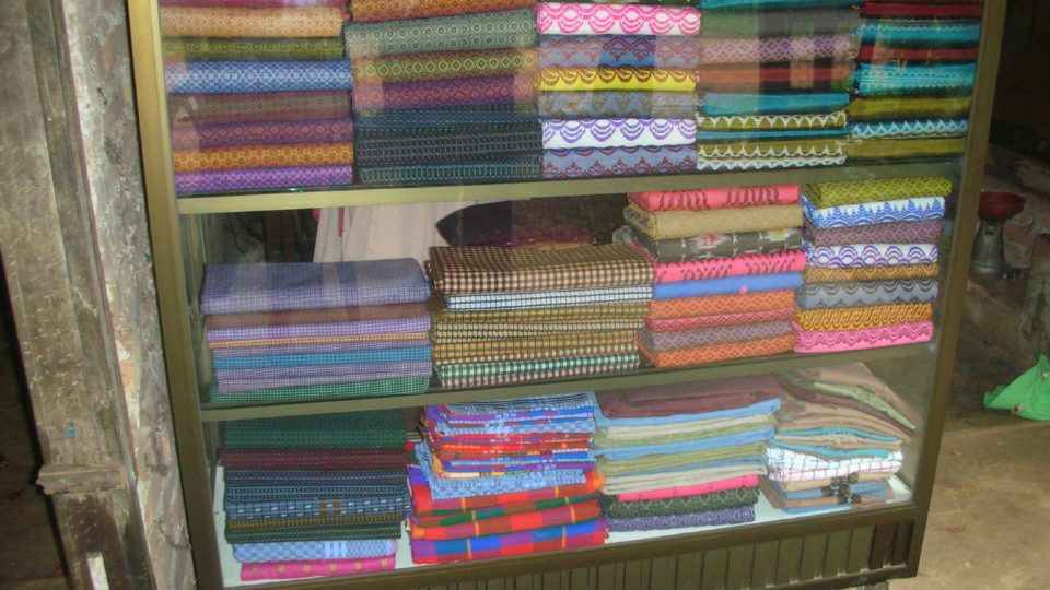 Men’s longyis. Photo: Flickr / Greg Walters