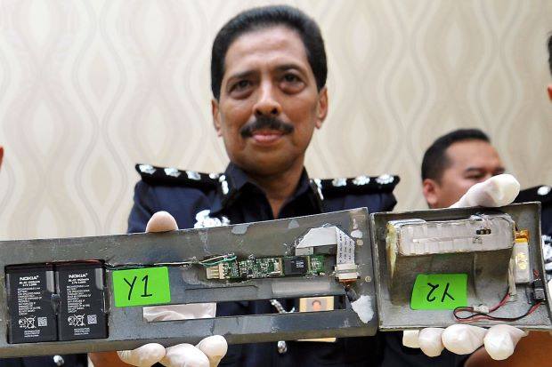 Malaysia Police exposing a skimming device via Cyber Safe Malaysia Facebook