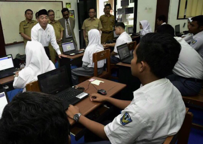 Indonesia’s Education Minister Muhadjir Effendy speaking to high school students. Photo: Instagram/kemdikbud.RI