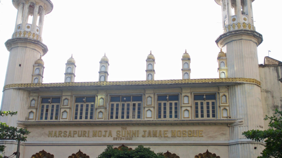 The Narsapuri Moja Sunni Jamae Mosque in downtown Yangon. Photo: WikiCommons / ES