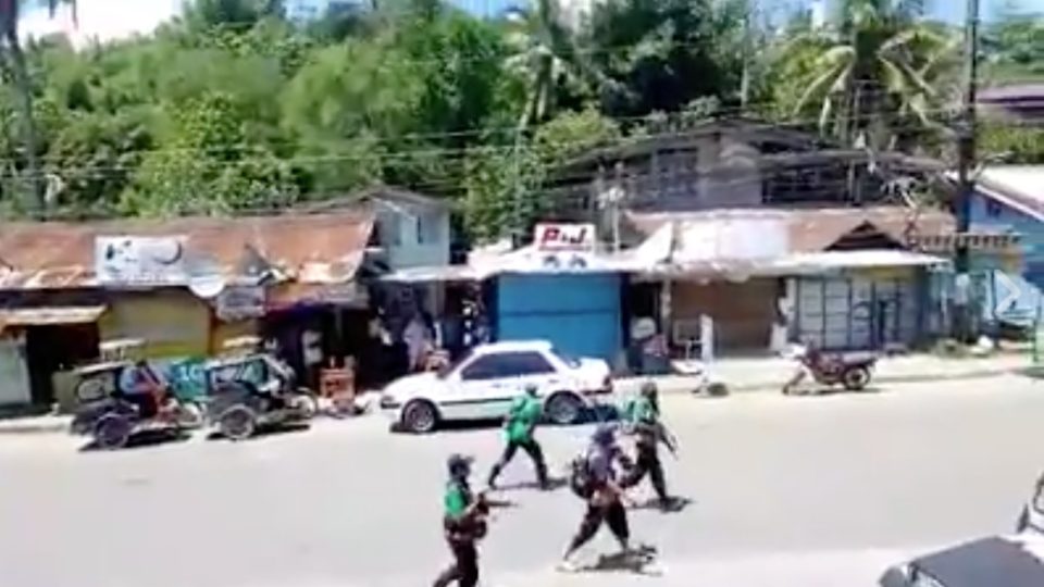 Armed men roaming the streets of Maasin, Iloilo. PHOTO: Screengrab from RMN Iloilo footage