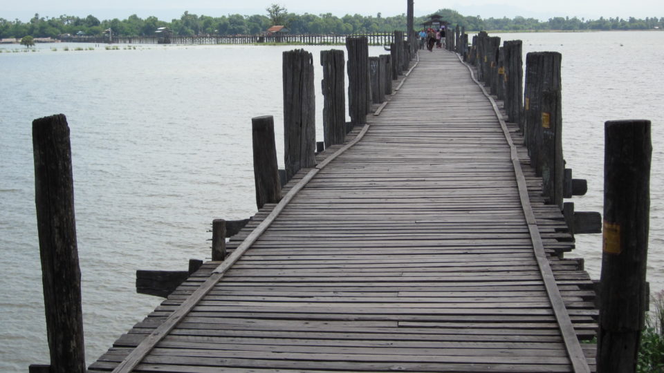 Measuring 1.2km long, U Bein Bridge is believed to be the world’s oldest and longest teak bridge. Photo: WikiCommons / Ken Marshall