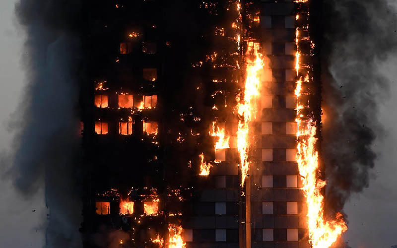 Flames and smoke engulf Grenfell Tower in London, June 14, 2017. Photo: Toby Melville/ Reuters
