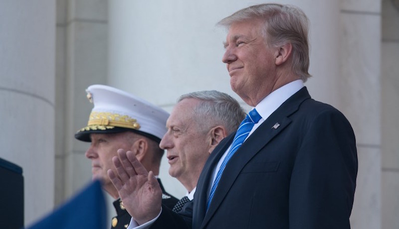 US President Donald Trump waves with Defense Secretary Jim Mattis (C) and chairman of the Joint Chiefs of Staff Gen. Joseph Dunford (L) at Arlington National Cemetery to mark Memorial Day in Arlington, Virginia, on May 29, 2017. Photo: Nicholas Kamm/AFP