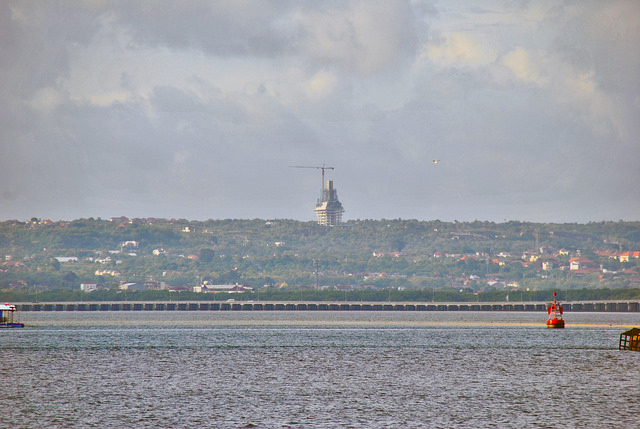 The sculpture is the only break you can see in Jimbaran’s quiet sky line. Photo: Flickr