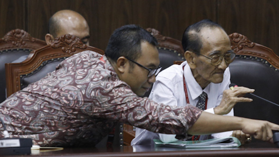 Indrawan Sastronagoro (Right) at the Indonesian Constitutional Court. Photo: mahkamahkonstitusi.go.id