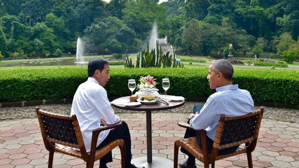 Indonesian President  Joko Widodo with former US President Barack Obama at Istana Bogor. Photo: Agus Suparto  / Presidential Palace