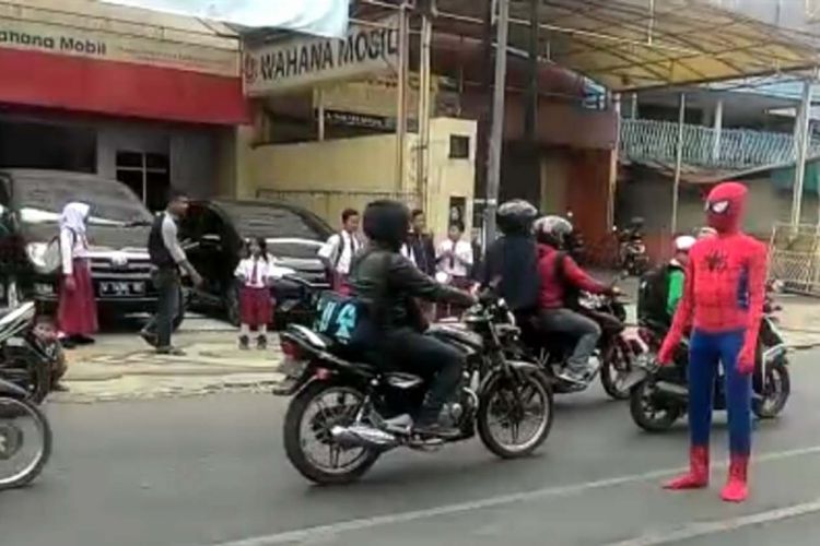 Photo: Video screengrab