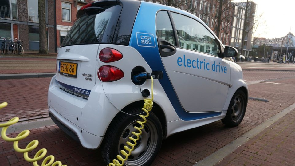 Electric car in Amsterdam. Photo: Pixabay