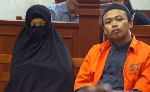This picture taken on August 23, 2017 shows Dian Yulia Novi (L) with her husband Nur Solikin during their trial at East Jakarta District Court in Jakarta.
Dian has been sentenced to seven-and-a-half years jail for her involvement in an Islamic State-inspired plot to carry out a suicide bomb attack on the presidential palace in Jakarta, her lawyer said on August 28. / AFP PHOTO / Arie FIRDAUS