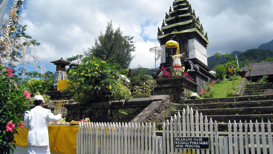 The Narcotics Agency is turning to Balinese priests for help. Photo: Wikimedia Commons