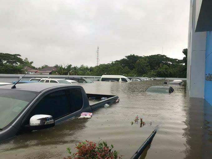 Twitter user @Shonutz shared a photo of the flood in Sakon Nakhon province.