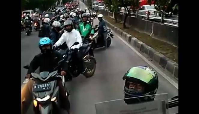 Photo: Video screengrab