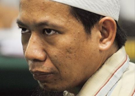 This file photo taken on August 26, 2010 shows Aman Abdurrahman, one of the chief ideoloques for a group of suspected extremists allegedly belonging to “Al-Qaeda in Aceh” facing multiple charges, listening to the prosecutor’s indictment at a Jakarta court. AFP PHOTO / BAY ISMOYO