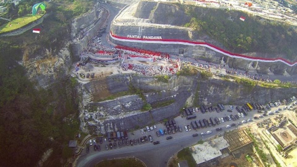 That’s one epic flag. Photo via Instagram/I Wayan Juliana Adi Putra