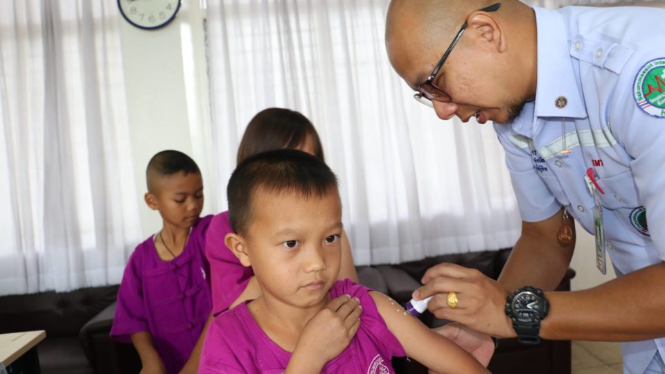 A child receives a flu vaccination at the Nakornmaesot International Hospital in late July. Photo: Facebook / Nakornmaesot International Hospital