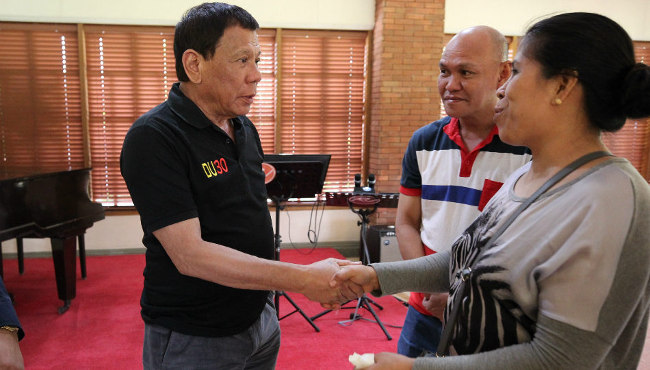 President Rodrigo Duterte met on Monday with Lorenza and Saldy delos Santos, parents of Kian, a 17-year-old who was killed in an anti-illegal drug operation. Ace Morandante, Presidential Photo.
