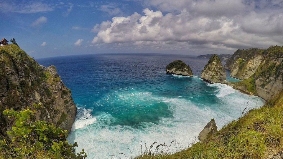 Atuh Beach, Nusa Penida. Photo: Wikimedia Commons