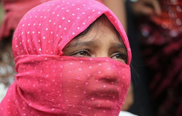Pregnant Rohingya woman Ayesha Begum cries at Kutupalong refugee camp in Ukhiya near the Bangladesh-Myanmar border on August 28, 2017. Photo: Rehman Asad / AFP