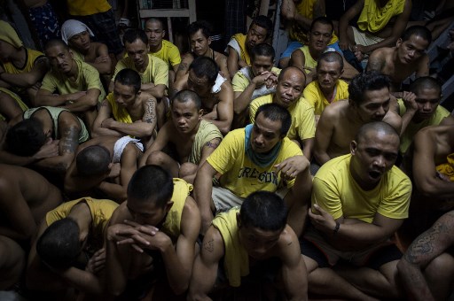 This photo taken on Jul. 27 shows inmates during a morning head count inside the Quezon City Jail in Manila. A notoriously slow and under-resourced judicial system has seen a “tidal wave” of new cases as police have conducted a nationwide crime crackdown in response to President Rodrigo Duterte’s order to eradicate all illegal drugs from Philippine society. (AFP PHOTO / NOEL CELIS) 