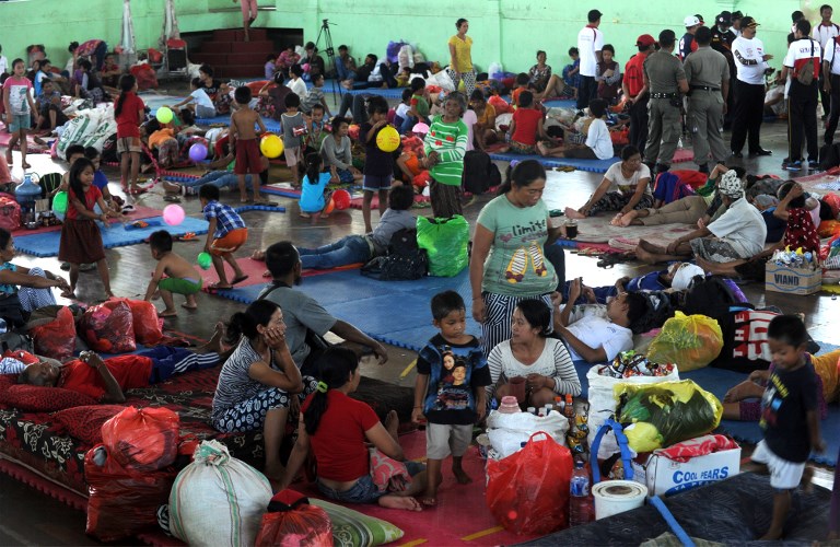 Villagers rest after being evacuated during the raised alert levels for the volcano on Mount Agung in Klungkung regency on the Indonesian resort island of Bali on September 22, 2017. Photo: Sonny Tumbelaka/AFP