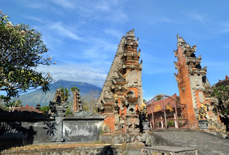 Mount Agung volcano looms in the background of a Balinese Hindu tempe in the Kubu subdistrict of Karangasem Regency in Bali on September 26, 2017. Photo: Sonny Tumbelaka/AFP