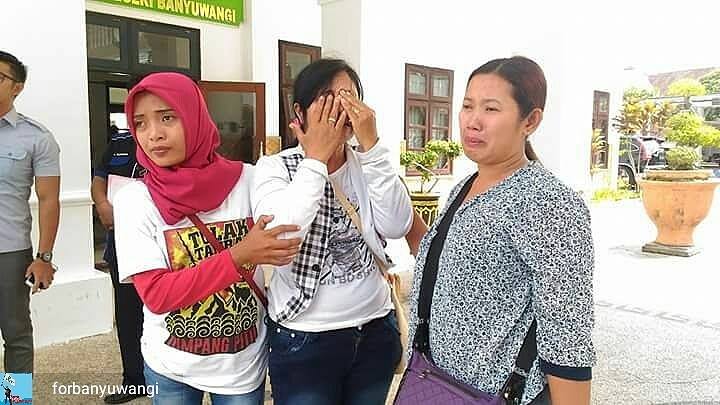 Activists distraught at the news that  Heri Budiawan, aka Budi Pego had been arrested by police. Photo: WALHI Jawa Timur / Facebook