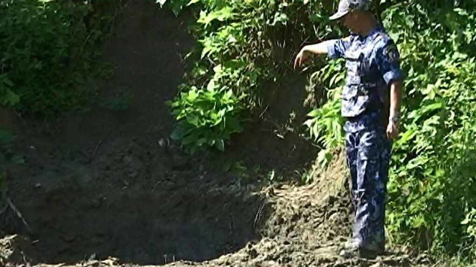 A Myanmar soldier stands beside a mass grave unearthed on September 24, 2017. Photo: Facebook / Office of the Commander-in-Chief