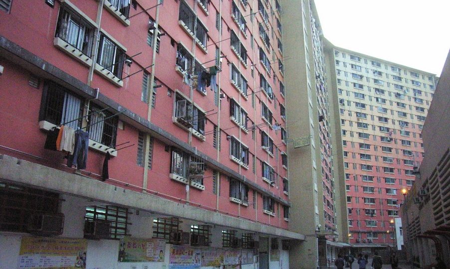 Neighbors reported to police of a smell from a flat at Tuen Mun’s Shan King Estate. Photo: TUmuMATo/Wiki Commons