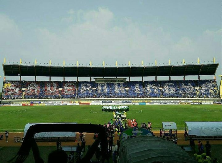 Persib Bandung supporters forming a mosaic that reads, “Save Rohingya” during their team’s soccer match on September 9, 2017. Photo: Twitter