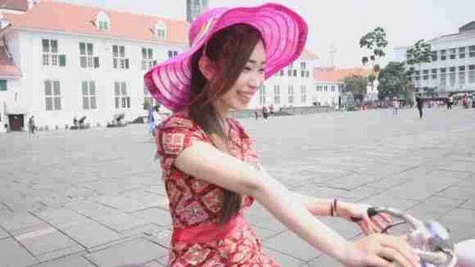 Video screengrab showing JAV idol Sailor Akane riding a bike in Jakarta’s Kota Tua district. Photo: Facebook