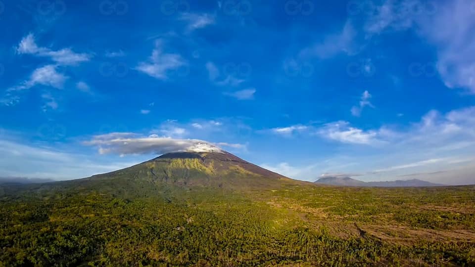 A photo of Mt. Agung, uploaded by BPBD, taken on Sept. 26, 2017.