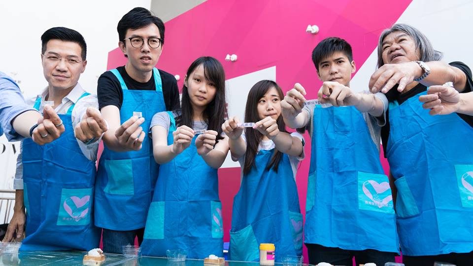 Hong Kong pro-democracy groups show the messages hidden in the mooncakes.