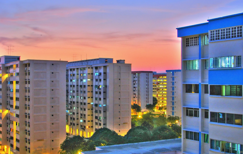 Sunset at a Yishun HDB estae. Photo: Jiahui Huang / Flickr