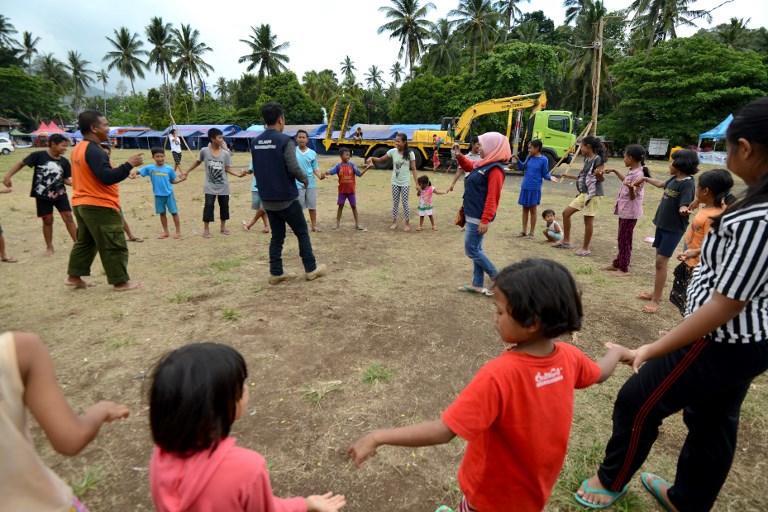 Children play at evacuation center at Ulakan village, in the Manggis subdistrict in Karangasem Regency where Mount Agung is located, on Indonesia’s resort island of Bali on October 7, 2017. Photo: Sonny Tumbelaka/AFP